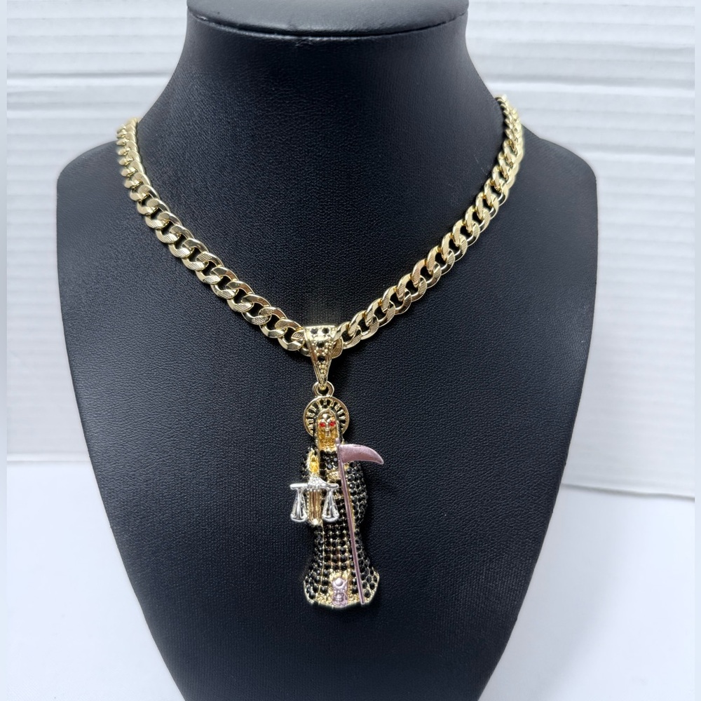 New Chain‎ with medal of the Holy Death of Gold Laminated Chain 26” long